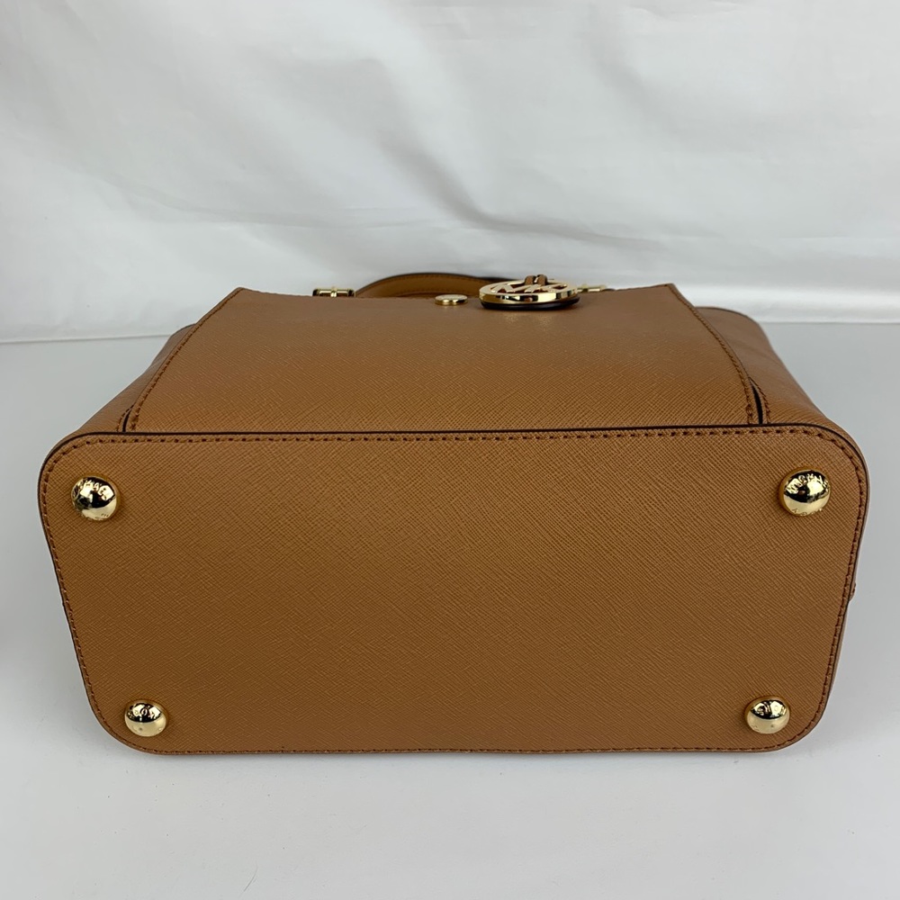 Michael Kors Jet Set Medium Leather Pocket Tote - Picture 7 of 8
